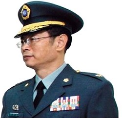 陸軍通資處少將處長羅賢哲涉共諜案曝光後，立即占據各媒體重要版面及新聞時段。 （翻攝自網路）