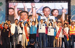 去年5都選戰，在黨秘書長金溥聰的操盤下，國民黨選情一路低迷，最後靠選前一顆「神奇的子彈」，驚險保住3都。 （攝影／林敬原）